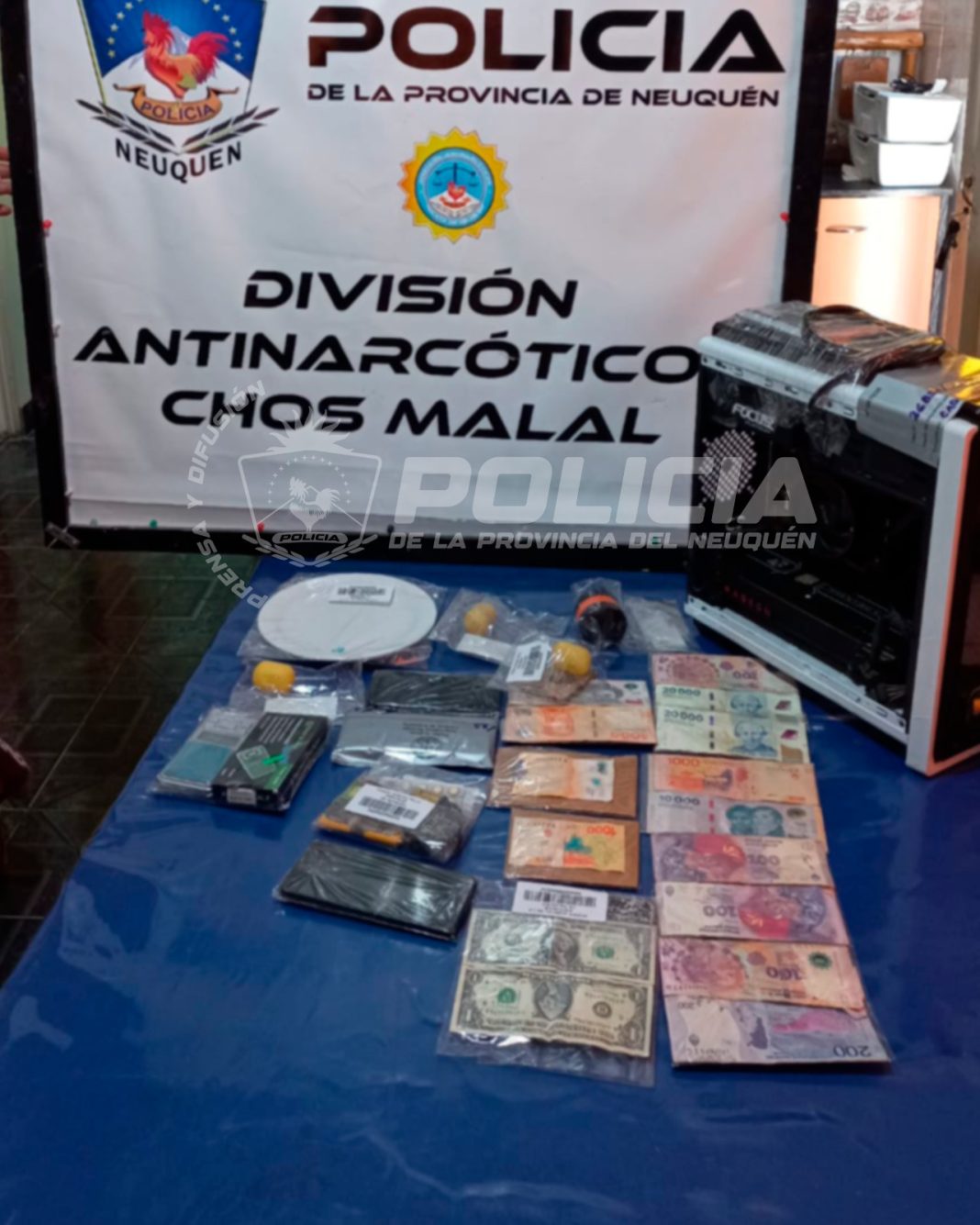 Golpe al narcotráfico: secuestran droga, dinero y armas en varios puntos de la provincia Golpe al narcotráfico: secuestran droga, dinero y armas en varios puntos de la provincia