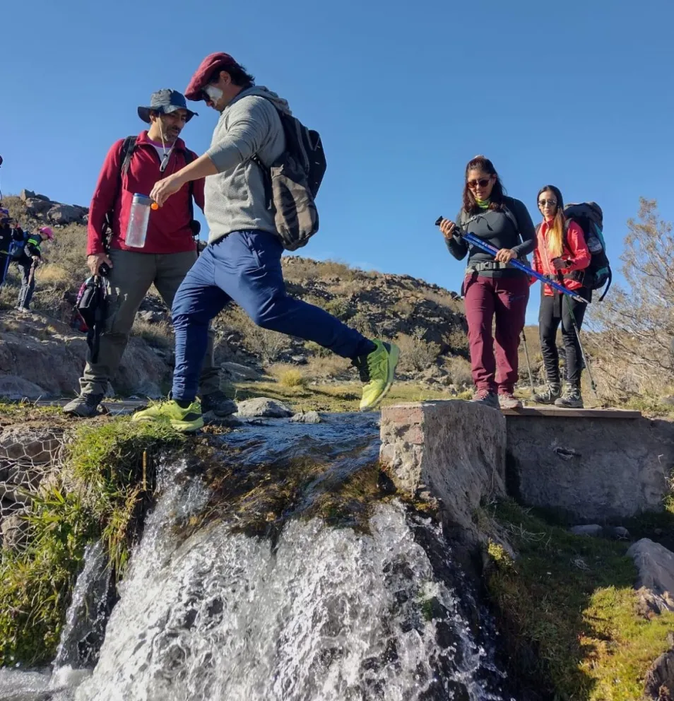Senderismo entre volcanes y fósiles Senderismo entre volcanes y fósiles
