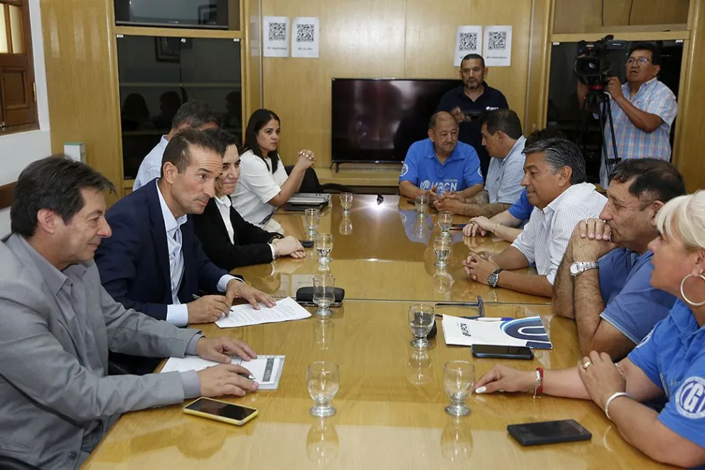 Neuquén acuerda subas salariales con IPC semestral Neuquén acuerda subas salariales con IPC semestral