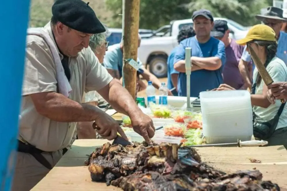 Fiesta Provincial del Asado con Cuero en Aluminé: Dos días de tradición y sabor criollo Fiesta Provincial del Asado con Cuero en Aluminé