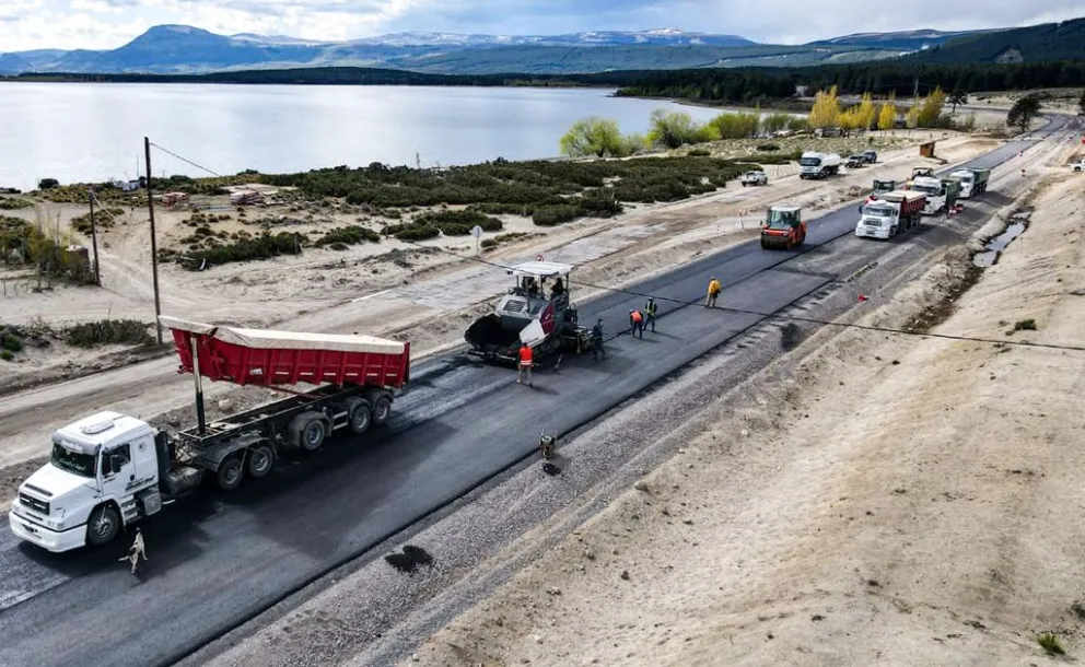 Neuquén ejecuta el mayor plan de pavimentación de su historia Neuquén ejecuta el mayor plan de pavimentación de su historia