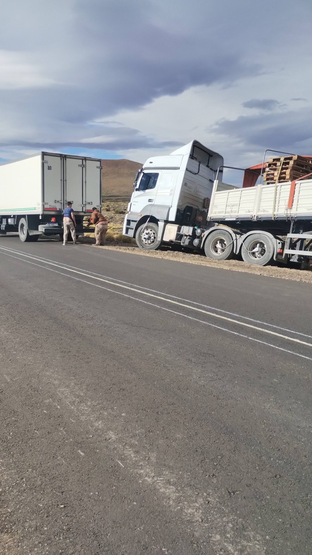 Guardaparques asistieron a un camión varado en la RP 46 Guardaparques asistieron a un camión varado en la RP 46