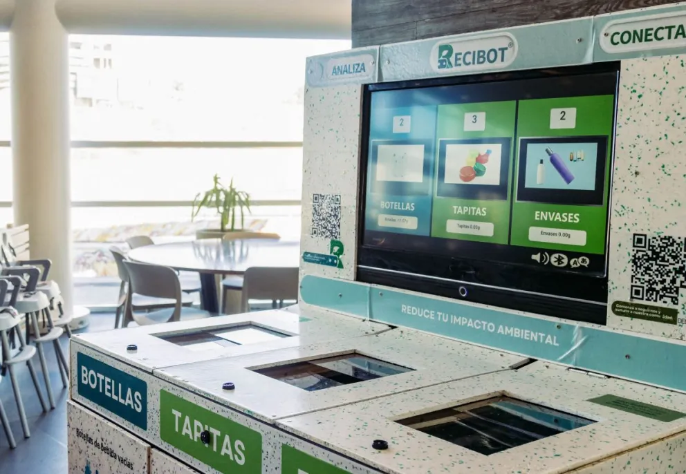 Recibot: tecnología aplicada a la gestión inteligente de residuos Recibot: tecnología aplicada a la gestión inteligente de residuos