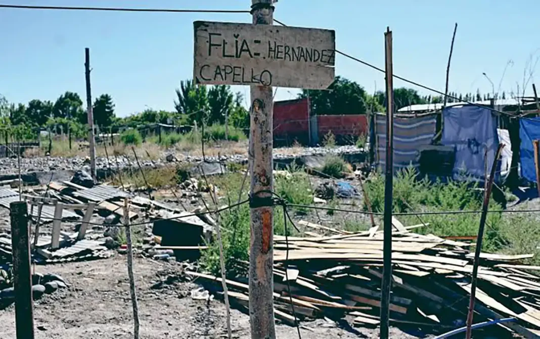 Regularización de Tierras en Neuquén: Municipio entrega escrituras y boletos de compraventa Regularización de Tierras en Neuquén: Municipio entrega escrituras y boletos de compraventa