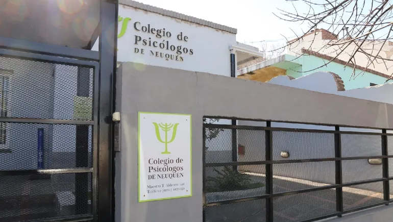 Falsos terapeutas en salud mental: El Colegio de Psicólogos alerta sobre el riesgo de las “soluciones mágicas” en redes sociales Falsos terapeutas en salud mental: El Colegio de Psicólogos alerta sobre el riesgo de las “soluciones mágicas” en redes sociales