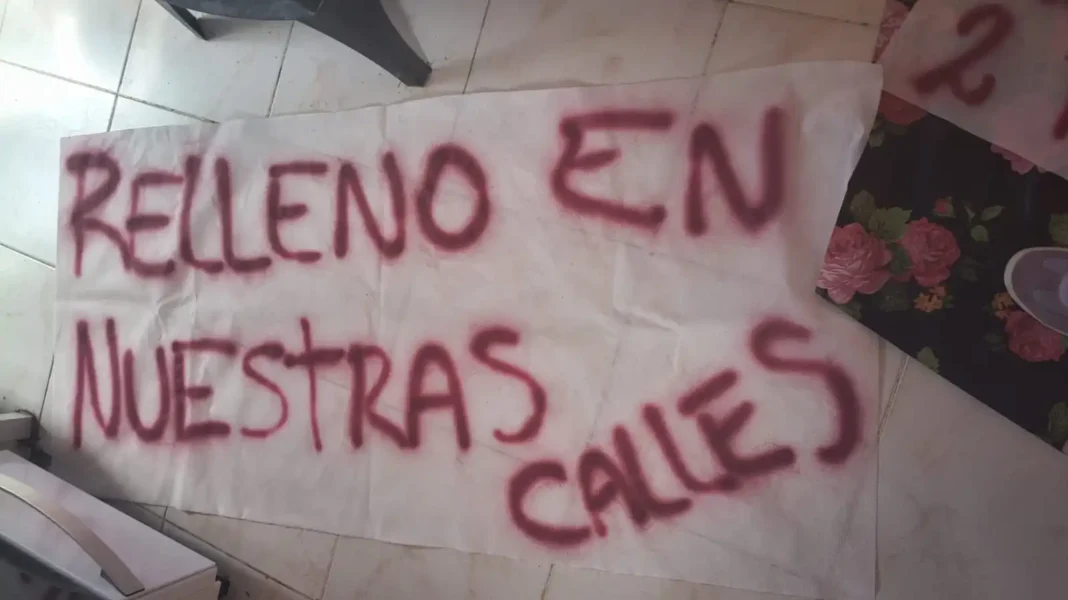 Vecinos de un loteo social en Plottier reclaman mensuras, red de gas y denuncian facturas eléctricas de 700.000 pesos Vecinos de un loteo social en Plottier reclaman mensuras, red de gas y denuncian facturas eléctricas de 700.000 pesos