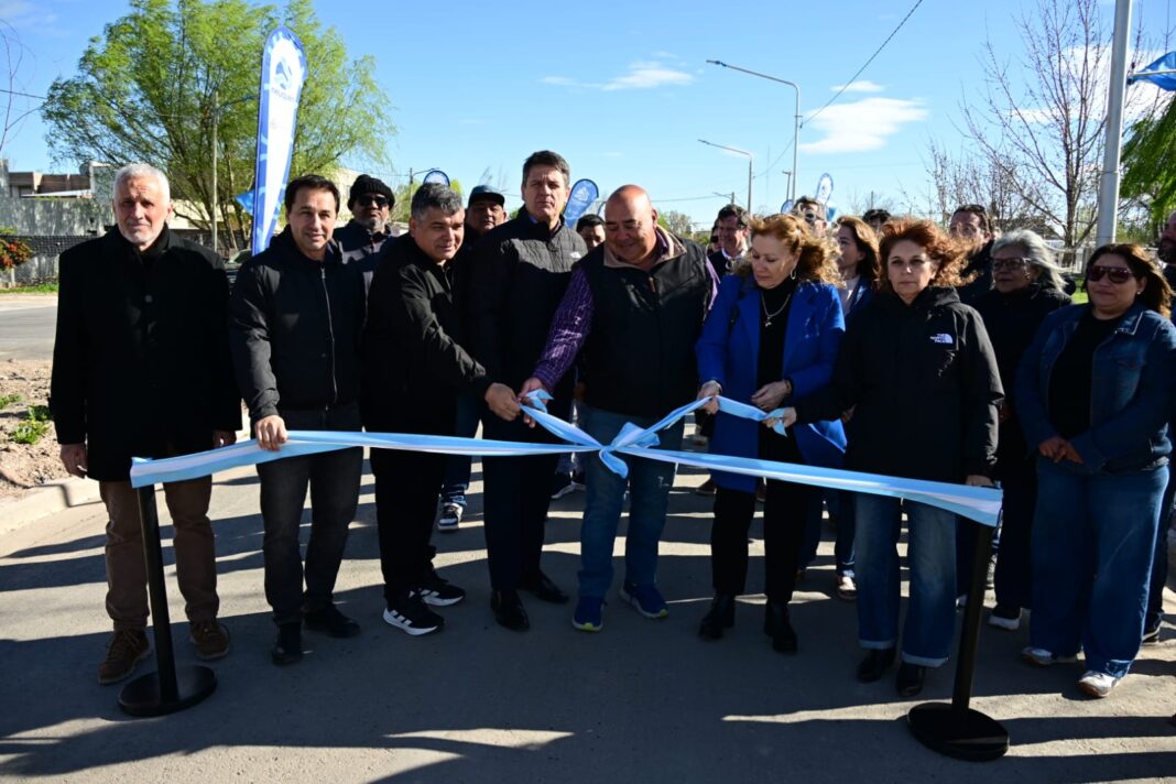 Plan de obra pública: Gaido inauguró 40 cuadras de asfalto en Valentina Sur y anunció 70 más Plan de obra pública: Gaido inauguró 40 cuadras de asfalto en Valentina Sur y anunció 70 más